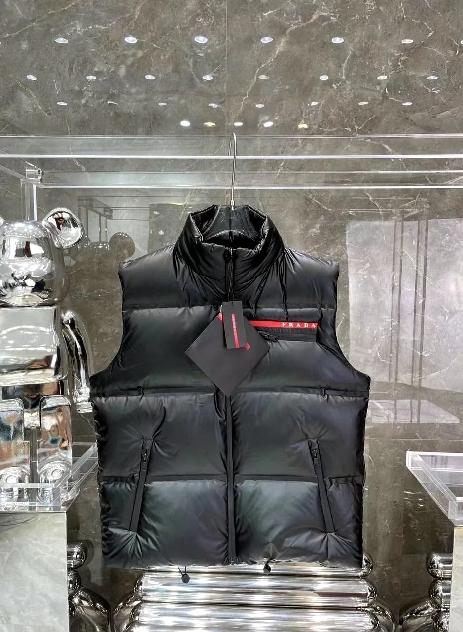 Жилет Prada с красной меткой — фото 2