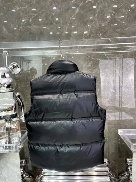 Жилет Prada с красной меткой — фото 10