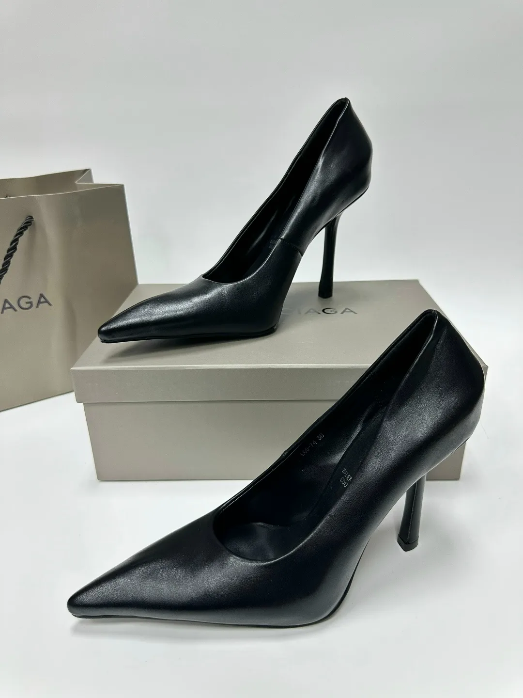 Balenciaga - туфли из кожи и атласа — фото 6