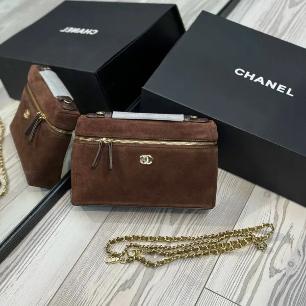 CHANEL Сумка из натуральной замши — фото 1