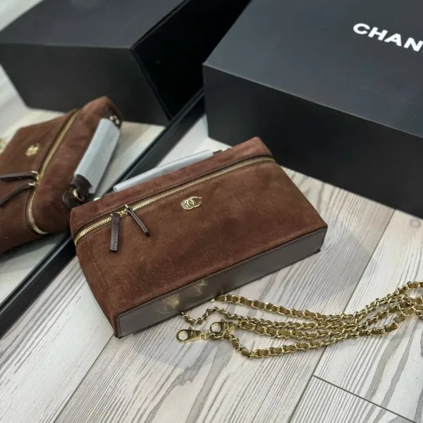 CHANEL Сумка из натуральной замши — фото 4