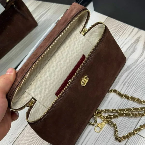 CHANEL Сумка из натуральной замши — фото 5