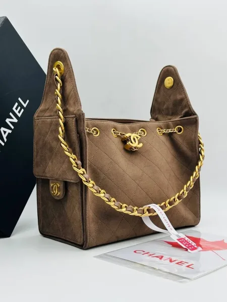 Chanel Сумка выполнена из натуральной замши — фото 4