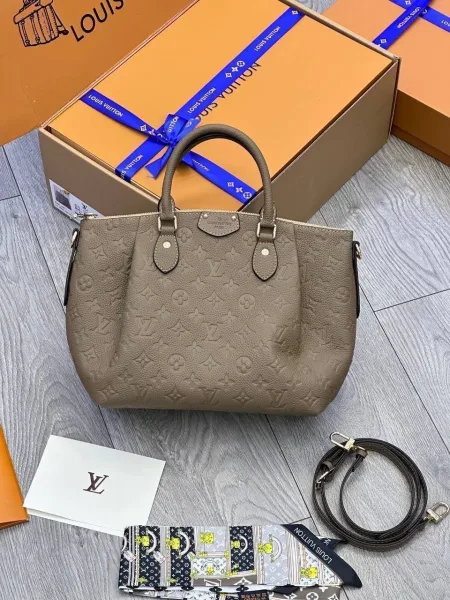 LOUISVUITTON, сумка из натуральной кожи — фото 1