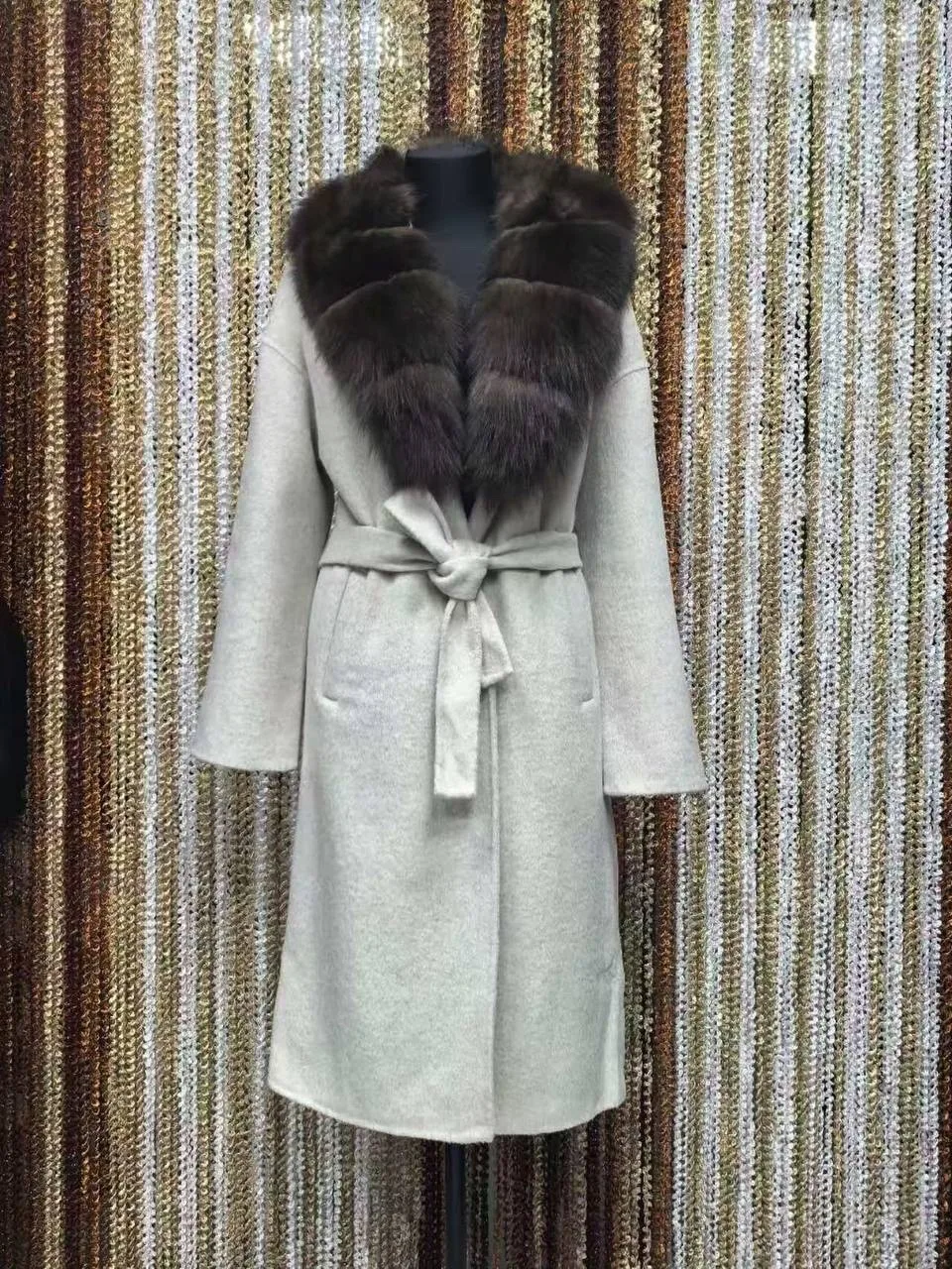 Пальто с натуральным мехом песца — фото 2
