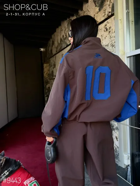Байкер style из плотного плащевого полотна с вышивкой и скрытыми карманами — фото 2
