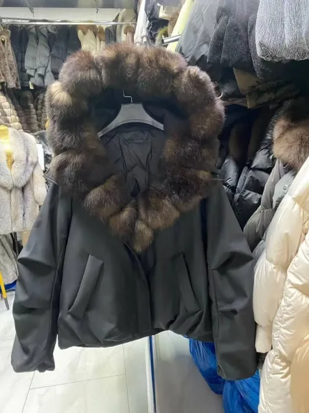 Бомбер с капюшоном из натурального меха песца — фото 5