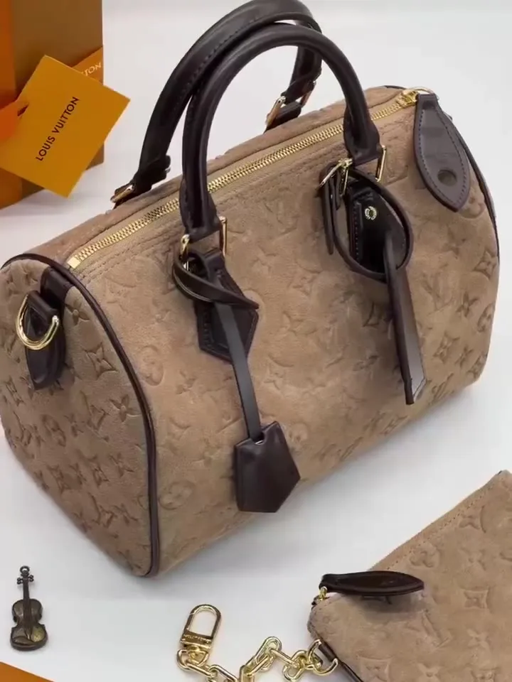 LOUISVUITTON, сумка из натуральной замши — видео