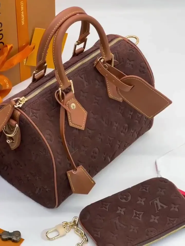 LOUISVUITTON, сумка из натуральной замши — видео