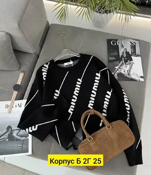 Однотонная кофта из ткани — фото 7