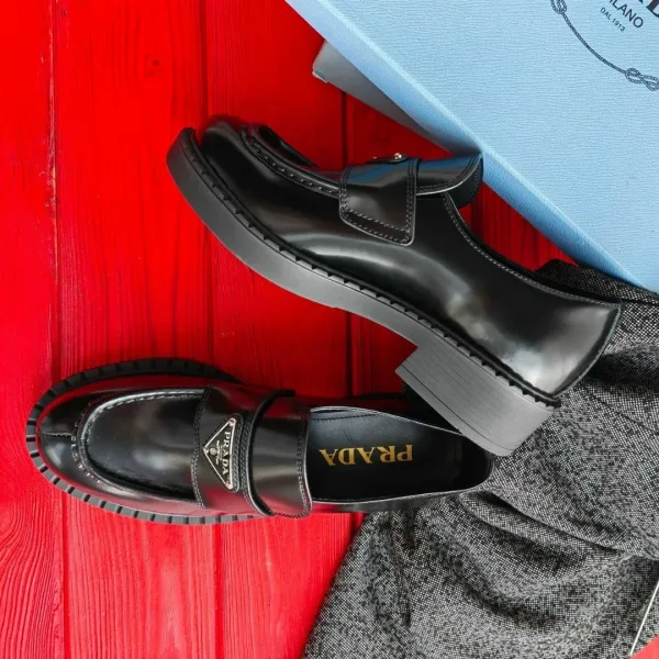 Пенни-лоферы Prada Brushed на массивной подошве — фото 8