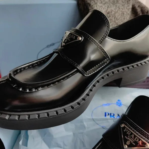 Пенни-лоферы Prada Brushed на массивной подошве — фото 9