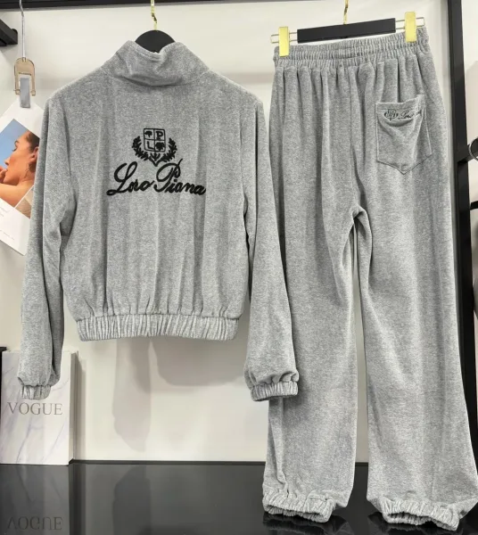 Бархатный спортивный костюм — фото 7