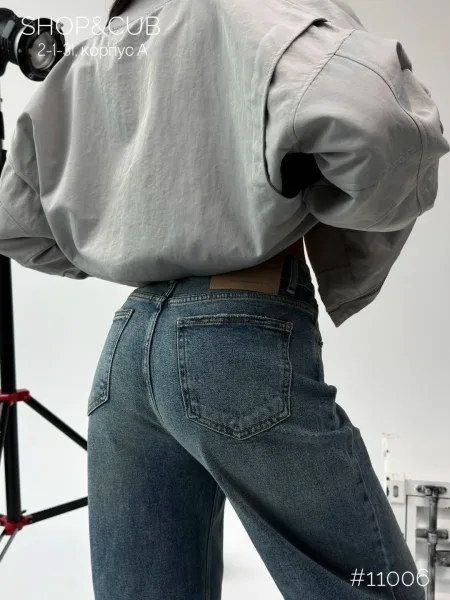 Джинсы из мягкого удобного DENIM с эластаном для свободного движения — фото 8