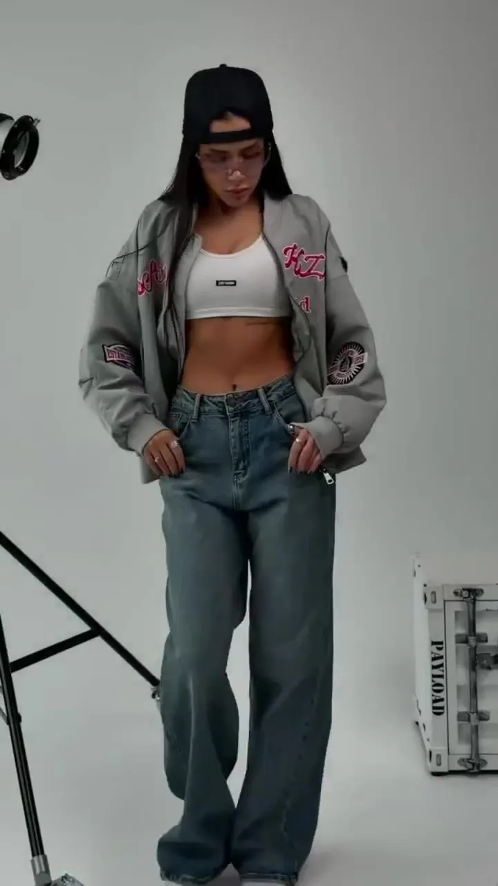 Джинсы из мягкого удобного DENIM с эластаном для свободного движения — видео