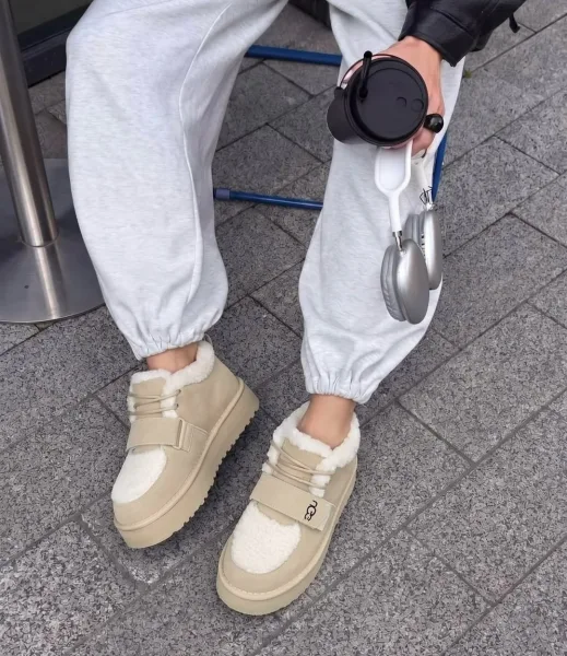 Зимние ботинки UGG на платформе из premium-материала — фото 16