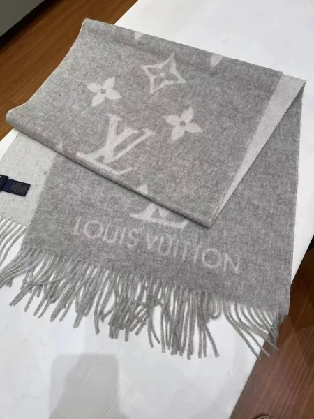 Louis Vuitton Reykjavik кашемировый шарф в молочно-серой гамме — фото 6