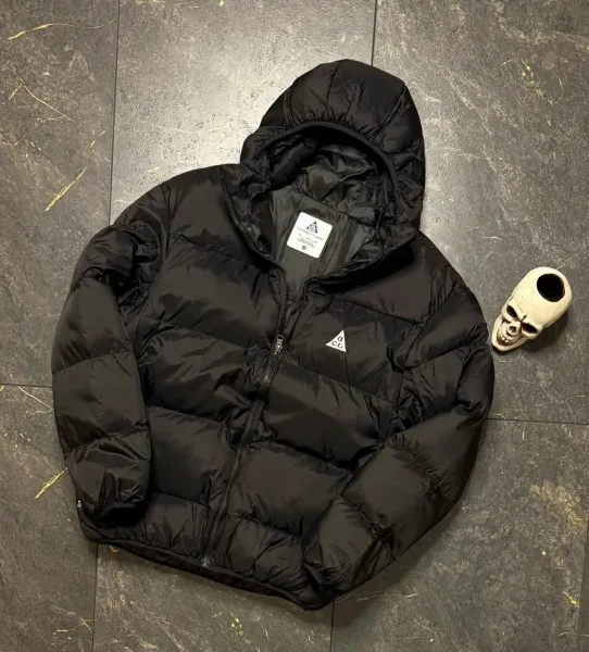 Лёгкая и тёплая куртка NIKE ACG с наполнителем холлофайбер — фото 1