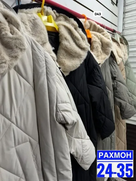Куртка женская удлинённая с капюшоном и меховой отделкой — фото 4