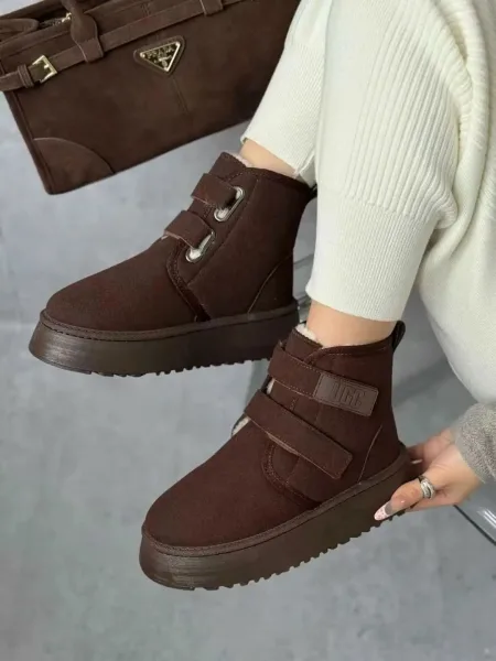 Зимние ботинки UGG на платформе из натуральной замши — фото 15