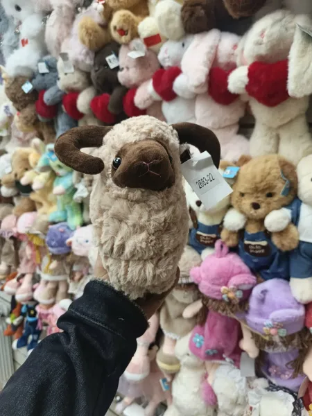 Мягкая игрушка барашка из качественного материала — фото 7