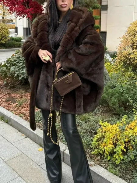 Шуба женская из искусственного меха — фото 1