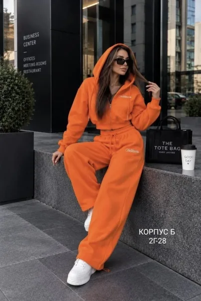 Спортивный костюм-двойка, худи на молнии, прямые штанишки — фото 12