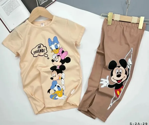 Комплект в наличии футболка бриджи — фото 2