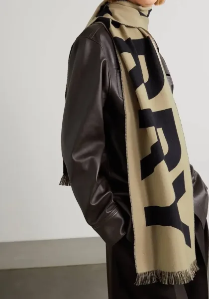 Шерстяной шарф Burberry в песочном цвете — фото 3