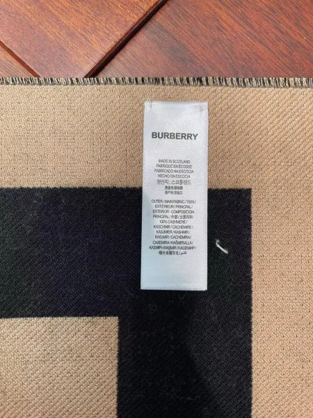 Шерстяной шарф Burberry в песочном цвете — фото 7