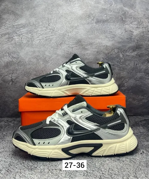Лёгкие кроссовки из текстиля для повседневной носки — фото 7