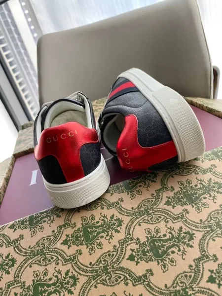 Мужские кеды Gucci Ace в чёрном цвете с фирменной Web-полосой — фото 7
