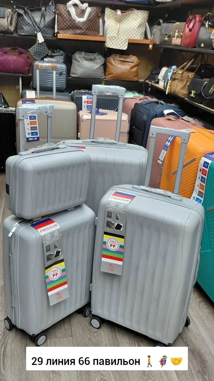 Набор из трёх чемоданов из прочного полипропилена с поворотными колёсами — фото 2