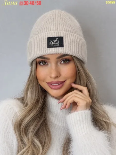 Однотонная шапка из натуральной ангоры с добавлением акрила и шерсти — фото 3