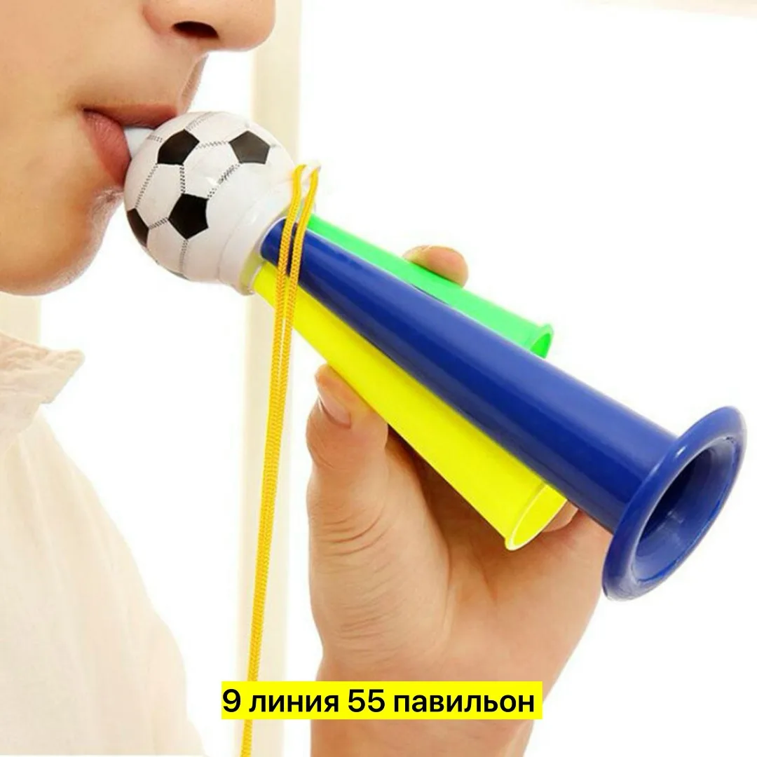 Игрушка-рожок футбольный из пластика — фото 7