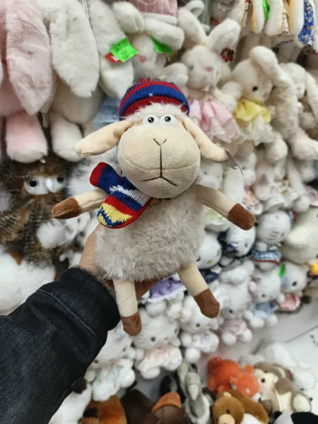 Мягкая игрушка барашка из качественного материала — фото 1
