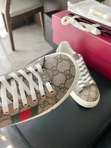 Кеды Gucci Ace бежево-чёрные с полосой Web — фото 4