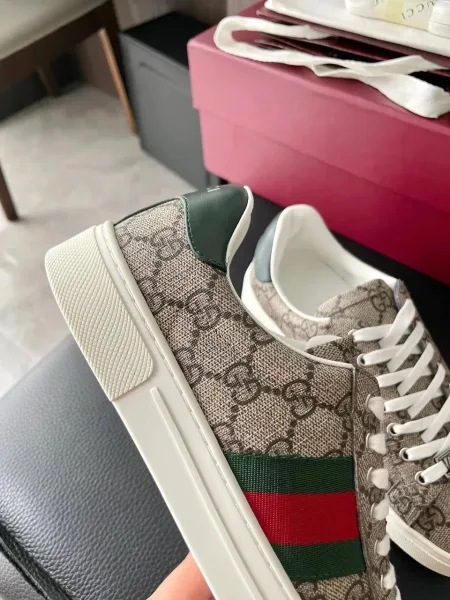 Кеды Gucci Ace бежево-чёрные с полосой Web — фото 7