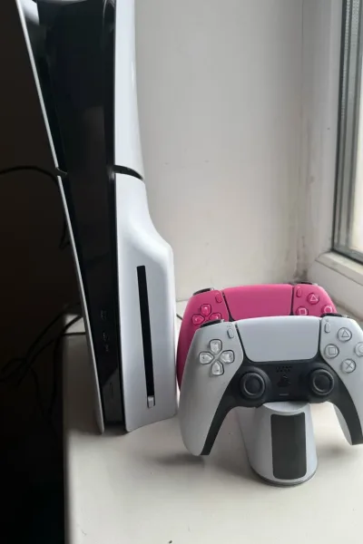Продам ps5, 2 джойстика, док станция