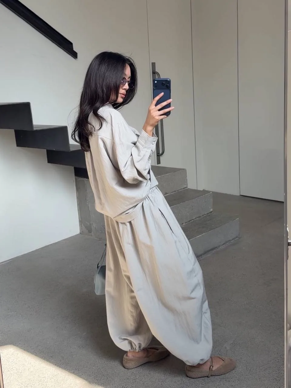 Костюм лен, свободный, рубашка oversize, брюки на резинке — фото 2