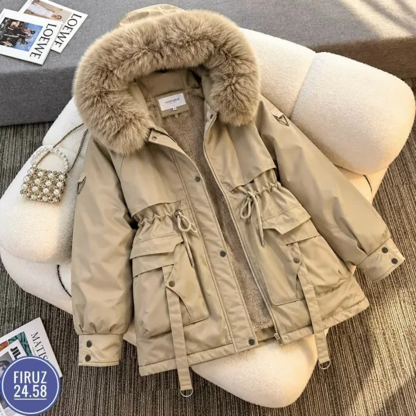 Утеплённая женская парка с меховой отделкой капюшона и талии — фото 8
