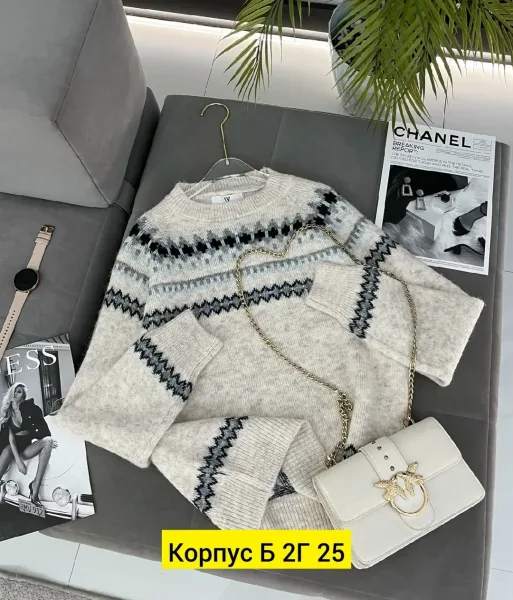 Однотонная кофта из ткани — фото 1