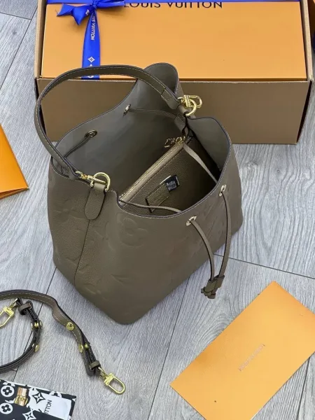 LOUISVUITTON, сумка из натуральной кожи — фото 8