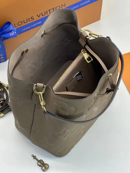 LOUISVUITTON, сумка из натуральной кожи — фото 10