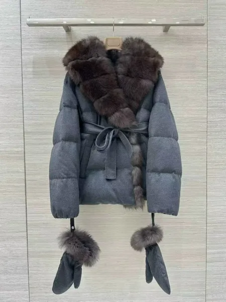 Новая модель пуховика с натуральным мехом — фото 10