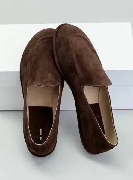 На видео также присутствует сумка женскаяTHE ROW Margaux 12 46.000 /шт x 31, 5 x — фото 7
