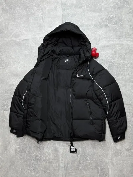 Зимняя куртка от Nike из непромокаемого материала с утеплителем холофайбер — фото 4