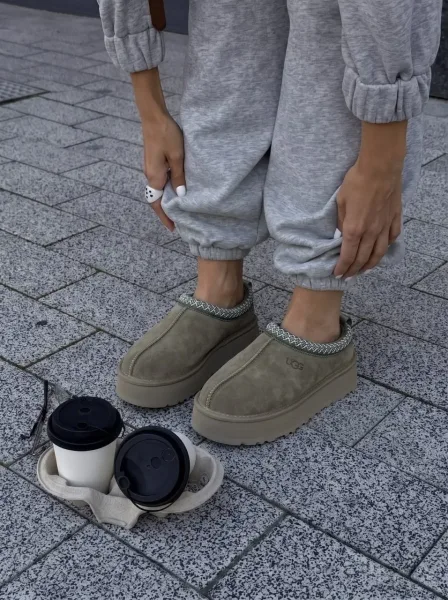 Платформенные ботинки UGG на зиму — фото 2