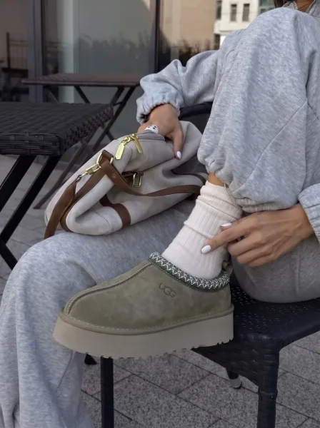 Платформенные ботинки UGG на зиму — фото 16