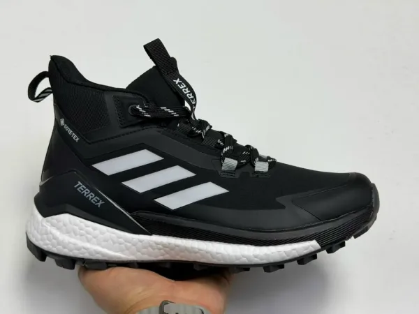 Модель Adidas CLIMAPROOF — фото 1